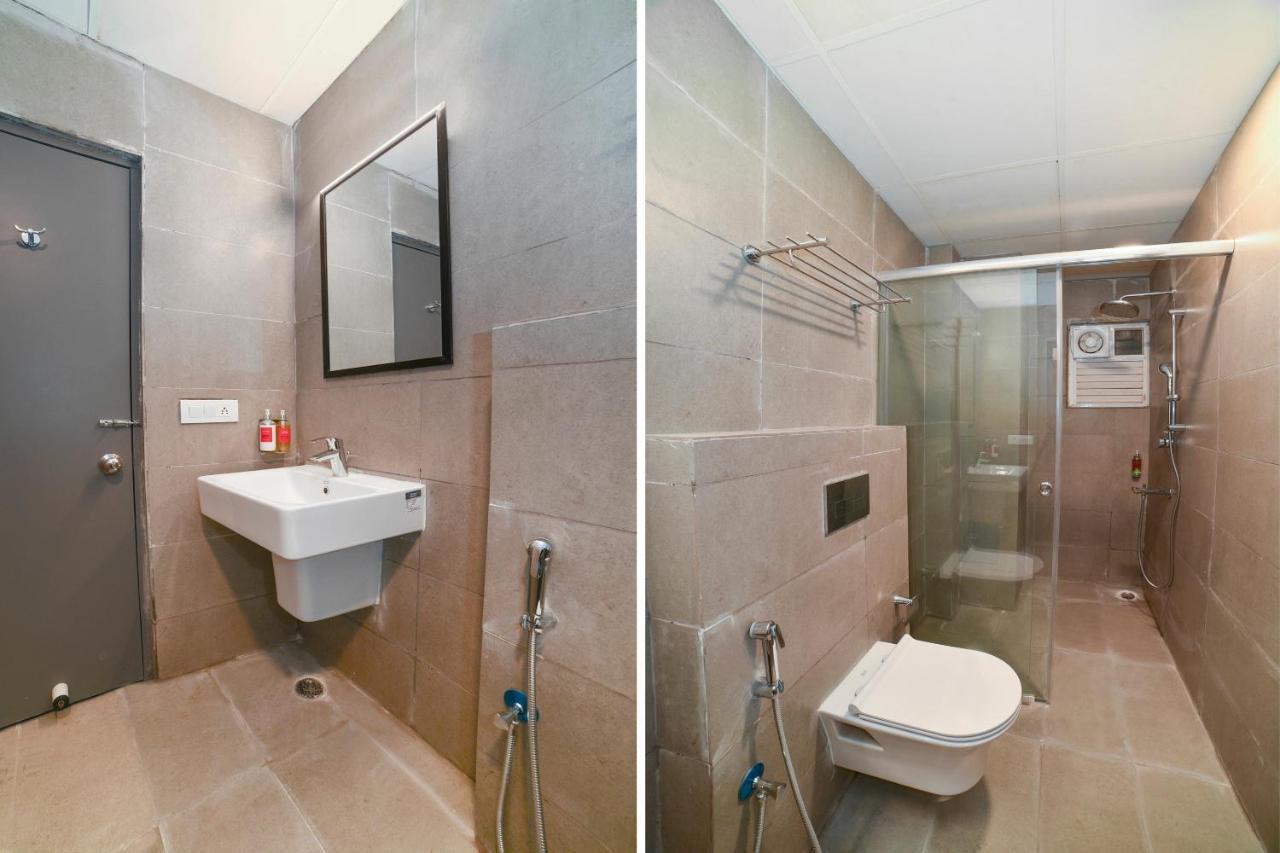 Vaccinated Staff- Oyo Townhouse 384 Nk Hotels Dispur 외부 사진